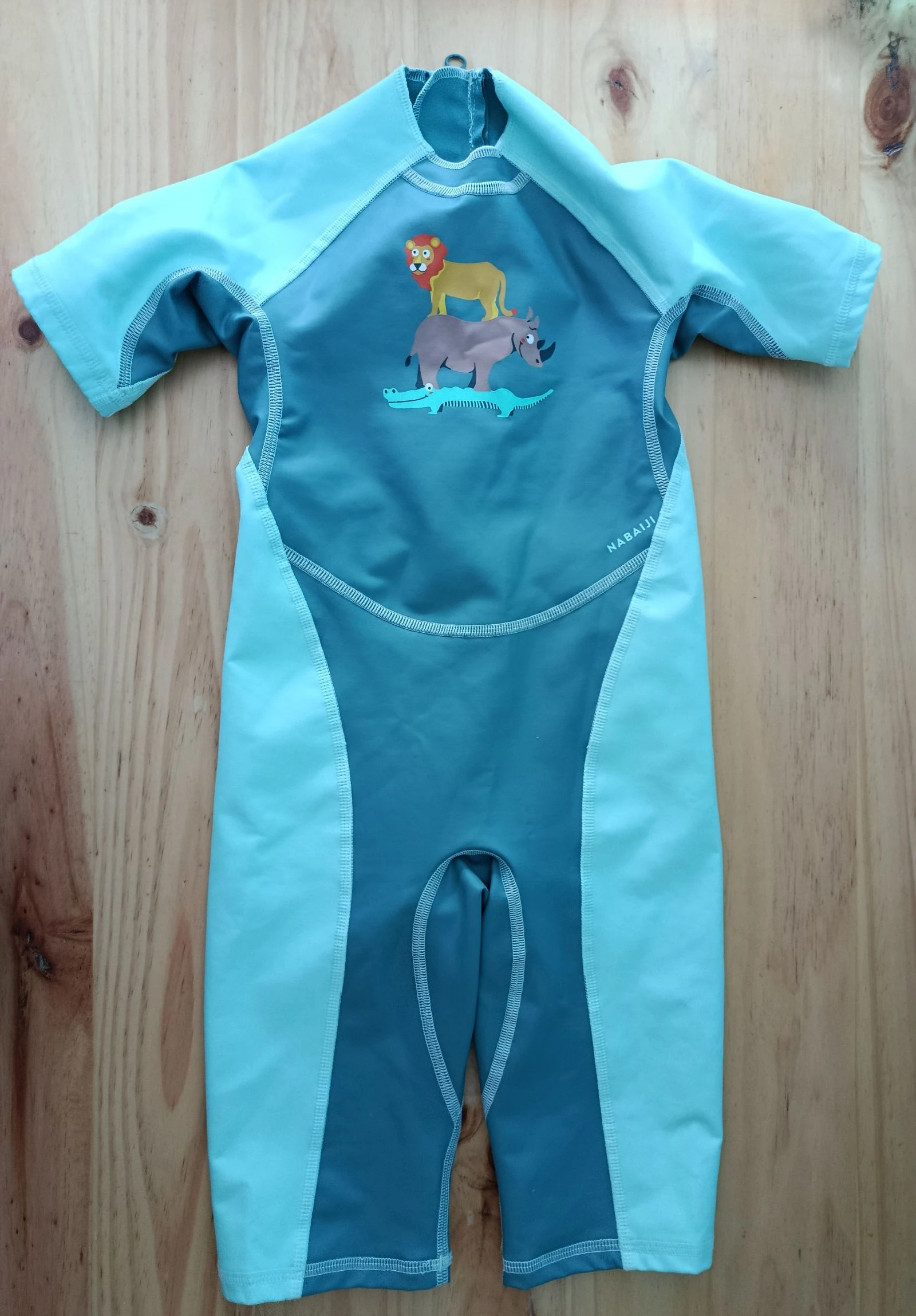 Traje de polipropileno con protección 